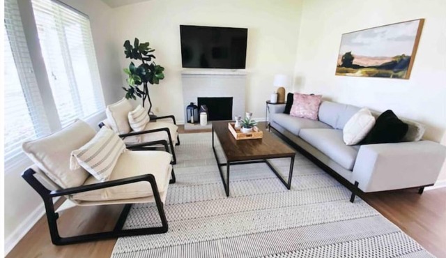 NEW Clean and Cozy Home + Hot tub