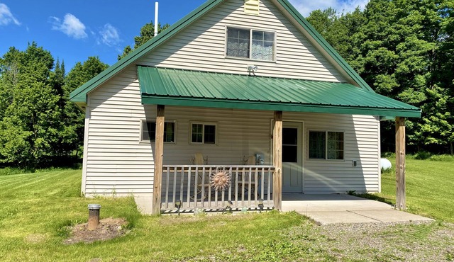 NEW! Clean, Comfortable & Spacious Northwoods Cabin.