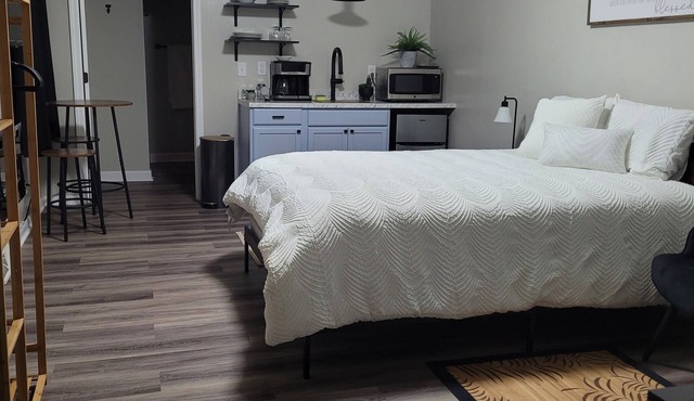 New! Clean, comfortable studio apartment. Close to Charlotte.