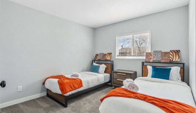 NEW-Close to Confluence Park!