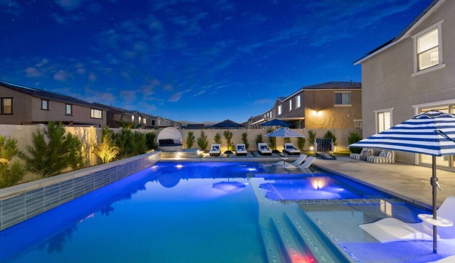 *New Coachella Chill 6BR Massive Pool and Hot Tub