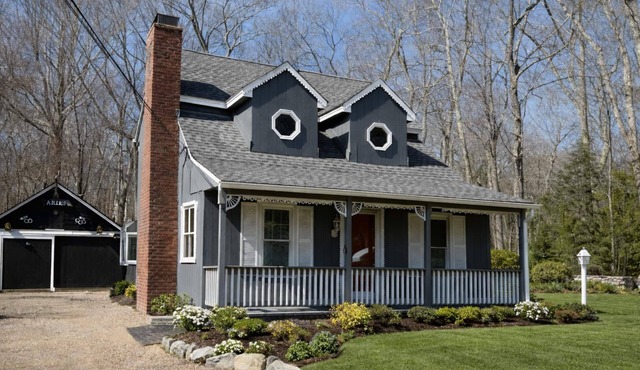 NEW Coastal Cottage 2 Miles to Beach + Lake Access