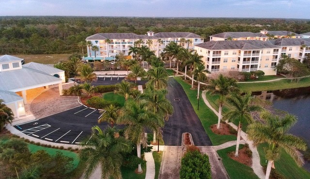 New coastal furniture, paint! 3 bdrm Cape Haze Resort condo; pool, pickle ball.