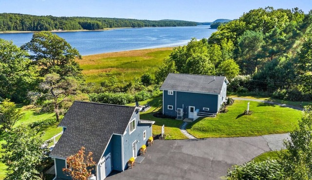 New Coastal Oasis -Water View, A/C, Pets, Lrg Yard