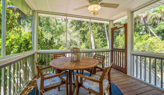 NEW - Coastal Retreat - Golf Cart + Bikes - Quiet, Private Escape