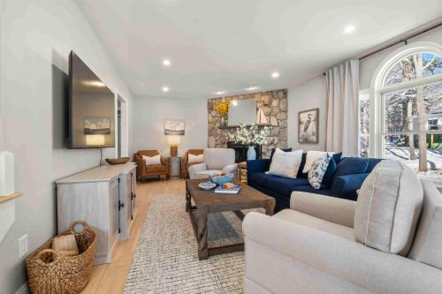 NEW Coastal Retreat w Ocean Views Rooftop Deck