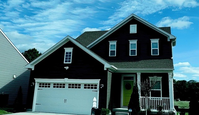 New Coastal Style 4-bedroom house in superb Delmar with TVs in all rooms, WiFi.