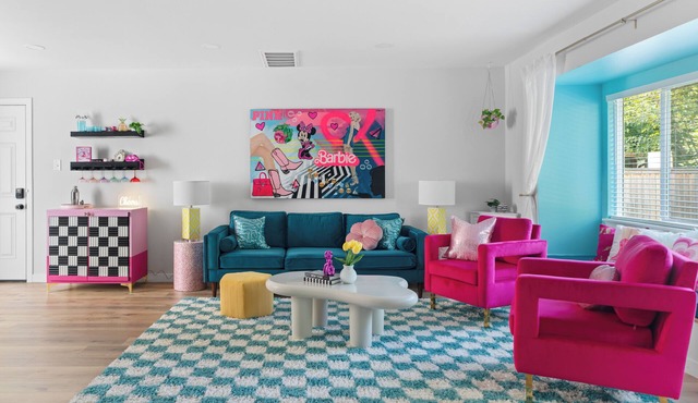 NEW Colorful, IG Worthy Dreamhouse - Sleeps 8