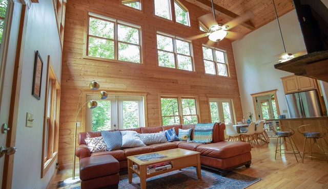 New! Colorful, Light-Filled Cabin in Ellijay w/Fire Pit