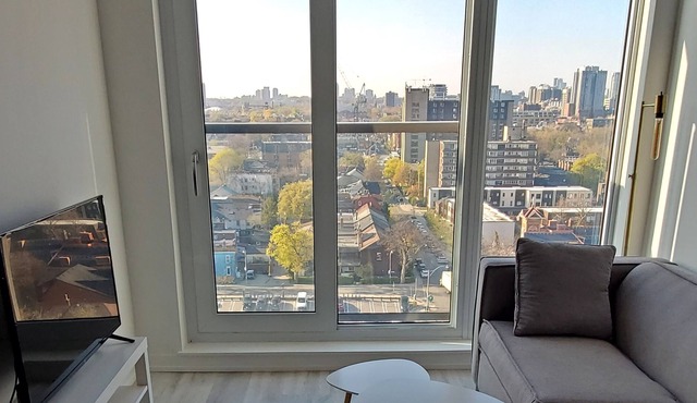 New! Comfortable 2 Bed 2 Bath in Heart of Downtown