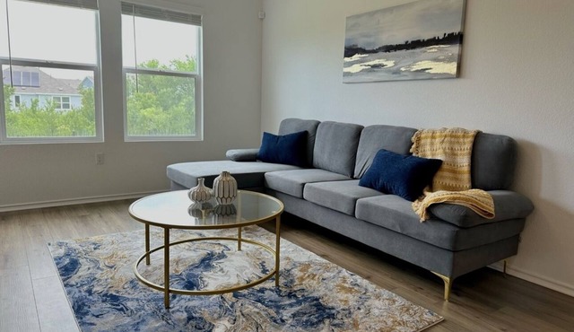New Comfy Modern Spacious Home near Tesla & AUS