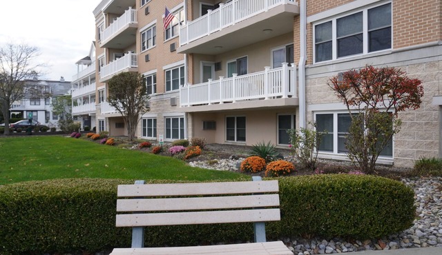 New condo 1 Block to beach with AC in Bradley Beach