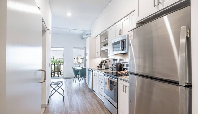 *New Condo in Nashville Downtown Broadway with Pool, Rooftop and Private Balcony