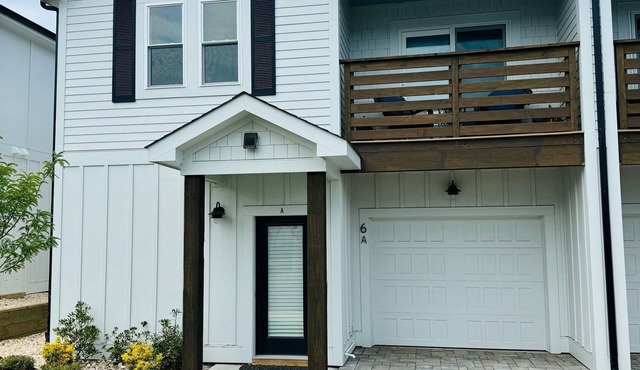 New Condo, Sleeps 6, 3 Bedroom, Beach Access, Community Pool & Private Cabanas.