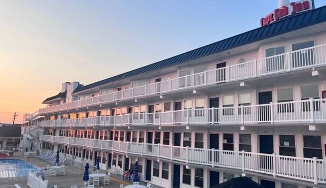 NEW CONDO – Steps to Beach - Sleeps 4-5 - Heated Pool