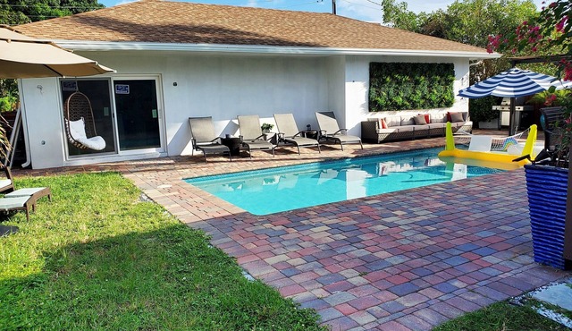 New Condo with Heated Pool Laundry & More