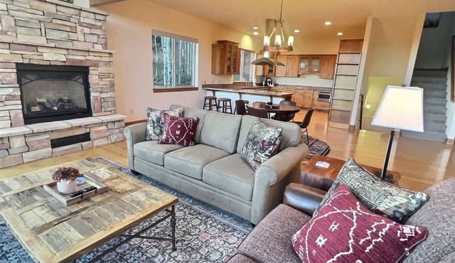 NEW! Conifer Lodge-Secluded with Spectacular Views