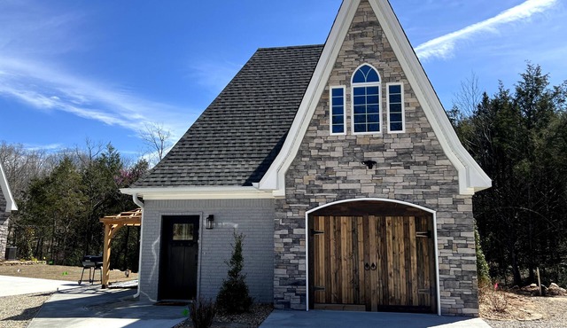 New Construction Home, Short Walk to Lake Access