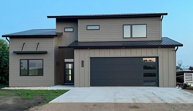 NEW construction 3-bedroom cabin at beautiful Lake Albert with lake access