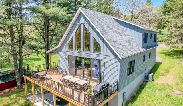New Construction Amazing Lakefront Home with Hot Tub Firepit