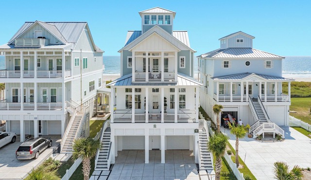 New Construction, Beachfront Luxury w/6 Suites & 360 Degree Views!