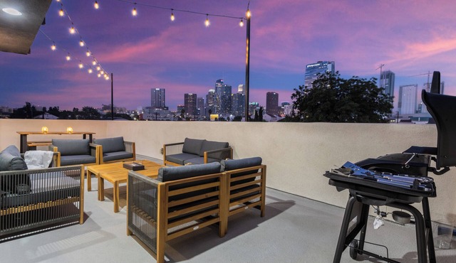 New construction, Chic furnishings near Downtown and Hollywood