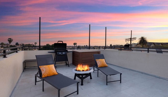 New Construction Elegantly furnished near Downtown & Hollywood