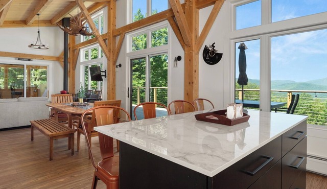 New Construction ~HOT TUB~ The Headless Moose Lodge