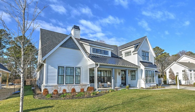 New Construction in-town Lewes with private pool!