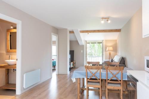 new construction penthouse with pool and wifi in Osséja