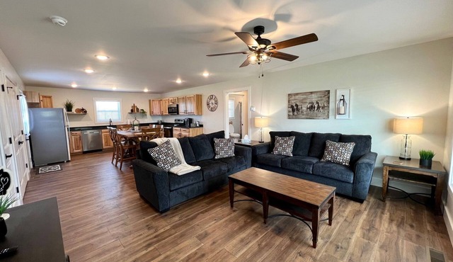 NEW CONSTRUCTION! The Bluegrass Cottage. 1.3 miles to Lee's Ford Marina/Ramp