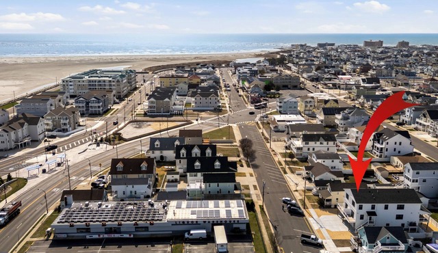 NEW CONSTRUCTION HUGE TOWNHOUSE CLOSE TO THE INLET! GORGEOUS INTERIOR!