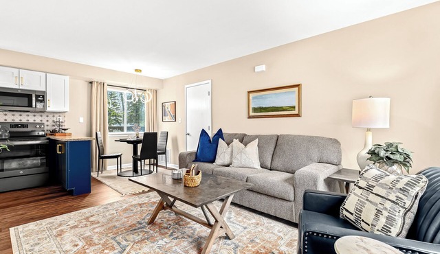 New! Contemporary 1BR Haven, Private & Pristine
