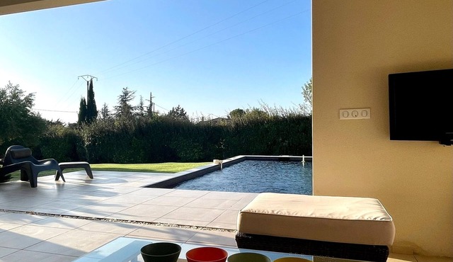 New, contemporary, fully air-conditioned house with swimming pool and large garden