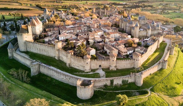 New contemporary house with view on private lack