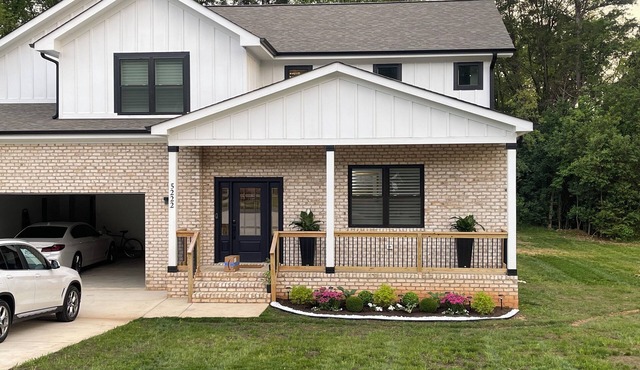 New Contemporary Vacation House Uptown Charlotte