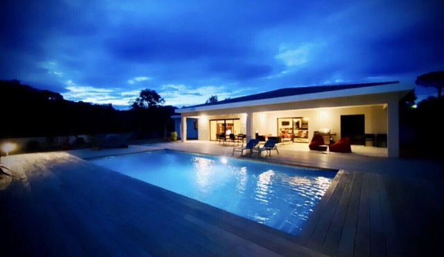 New contemporary villa with pool 5 minutes from the sea.
