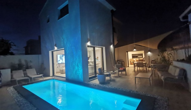 New contemporary villa with private pool