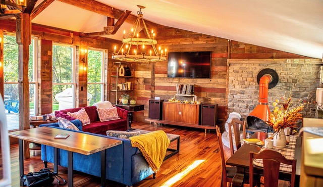New Converted 3BR, 2BA barn, in wild, wonderful West Virginia with AC, WiFi