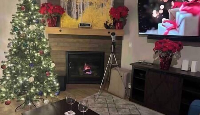 New Cool 4BR Mountain Home: Views, Games, Hot Tub