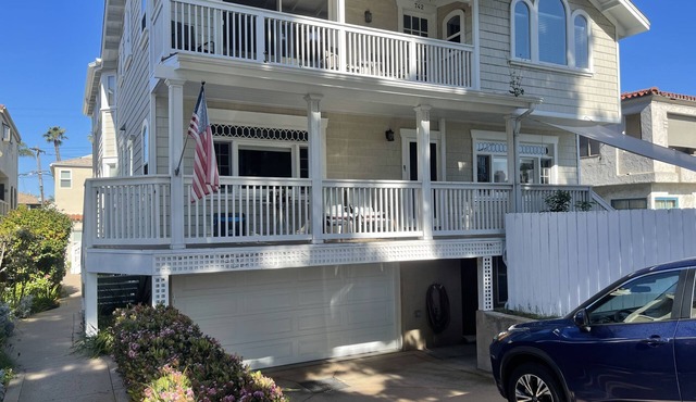NEW Coronado Village Charmer Walk to every where/Pr. Garage.