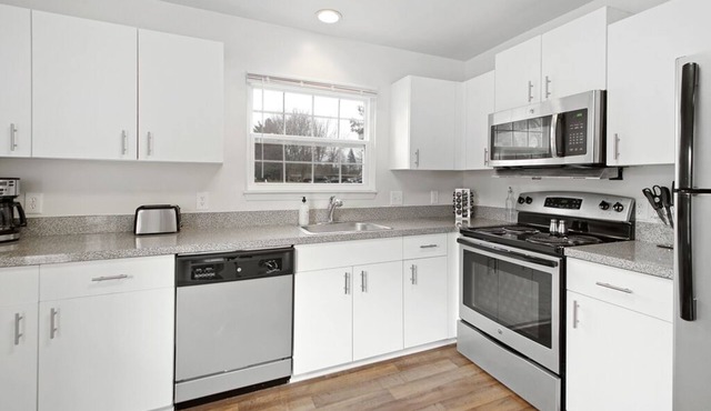 *NEW* Corp/Family 3 BR/2.5BA Townhome in DT Auburn Hills