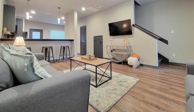 New Corporate Condo - #708
