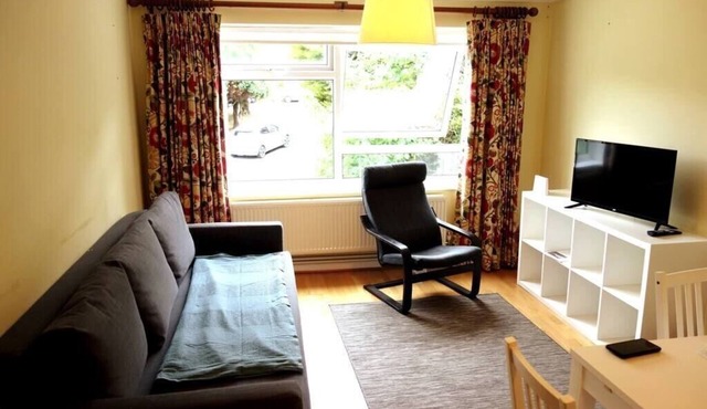 NEW Cosy 2 Bedroom Flat - Englefield Green