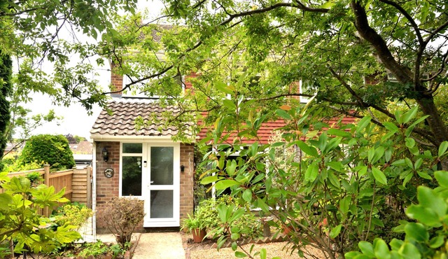 NEW! Cosy house, a train spotter's delight