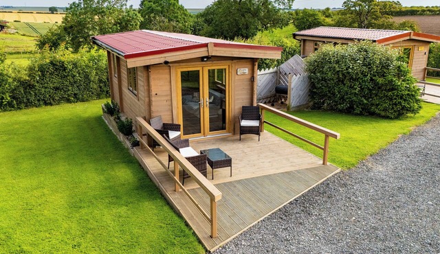 New Cosy Lodge - Self Contained In Rural Location