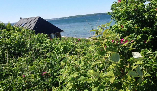 New cottage directly to the beach
