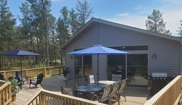 New Cottage, Fall Rates, Outdoor Wood Burning Fire Pit, Sand Valley 5 mins away!