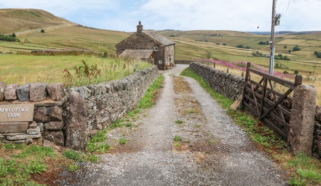 NEW COTTAGE FARM, family friendly, with open fire in Buxton