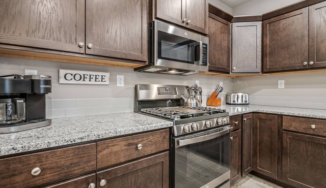 New Cottage Near Downtown Sandpoint, Beach & Skiing #108